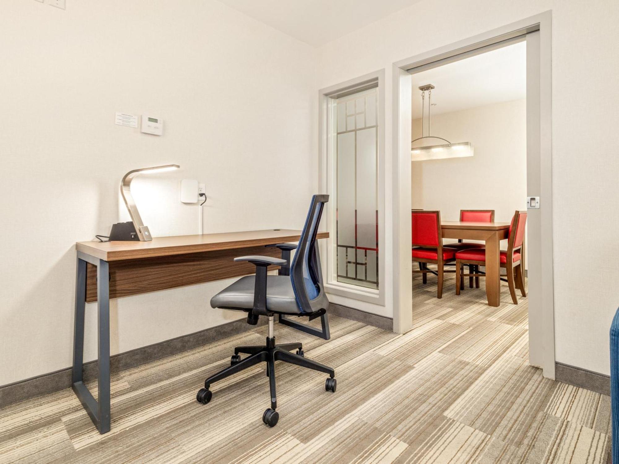 Holiday Inn Express & Suites Medicine Hat By Ihg Zewnętrze zdjęcie