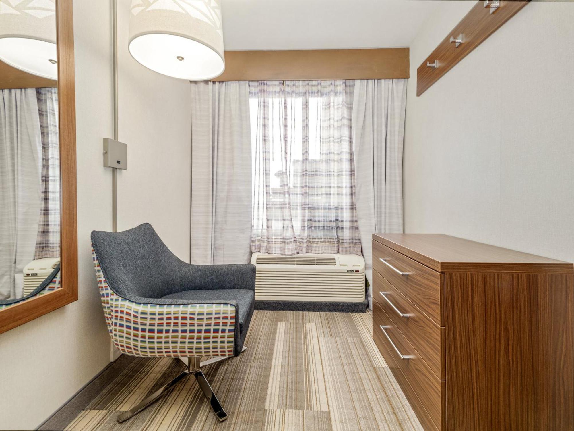Holiday Inn Express & Suites Medicine Hat By Ihg Zewnętrze zdjęcie