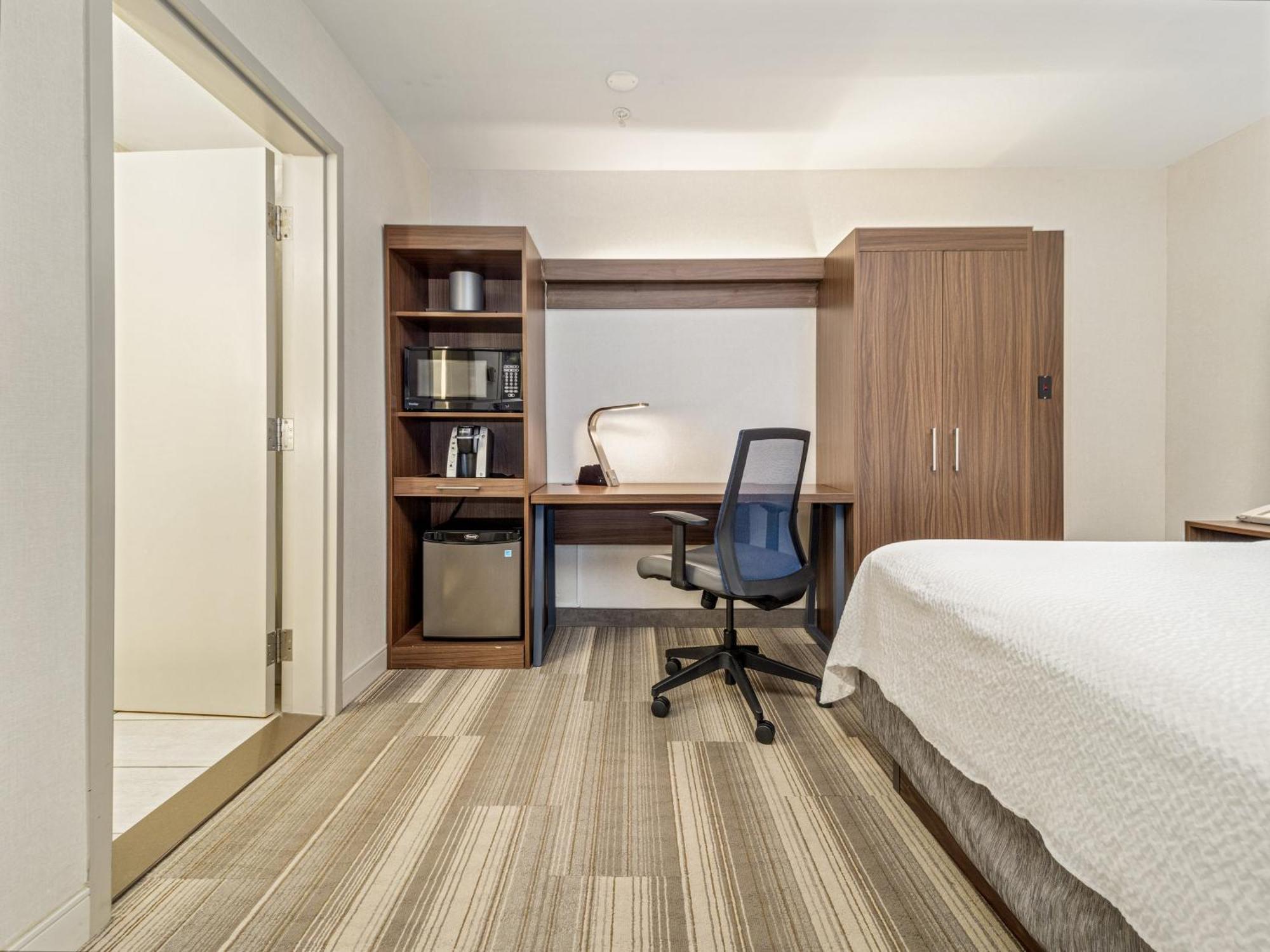 Holiday Inn Express & Suites Medicine Hat By Ihg Zewnętrze zdjęcie